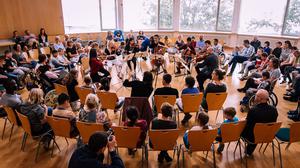 Musiker spielen im Rahmen einer Projektwoche von Musethica in der Helene-Haeusler-Schule in Pankow.