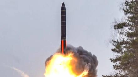 Test einer RS-24-Rakete. Experten glauben, dass der nun eingesetzte Raketentyp mit der hier gezeigten Rakete verwandt ist.