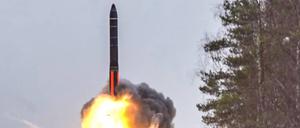 Test einer RS-24-Rakete. Experten glauben, dass der nun eingesetzte Raketentyp mit der hier gezeigten Rakete verwandt ist.
