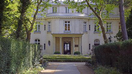 Jetzt kann man in der Villa Am Grossen Wannsee, in der die Wannsee-Konferenz stattfand, auch einen Kaffee trinken.
