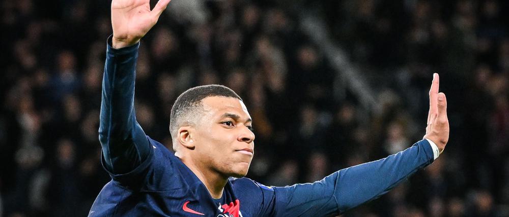 Mbappé kann im Streit um offenes Gehalt auf eine Millionenüberweisung von PSG hoffen (Archivbild).