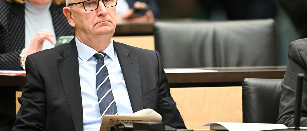 Brandenburgs Ministerpräsident Dietmar Woidke (SPD) hat die Entlassung seiner Gesundheitsministerin im Streit um die Krankenhausreform gerechtfertigt. 