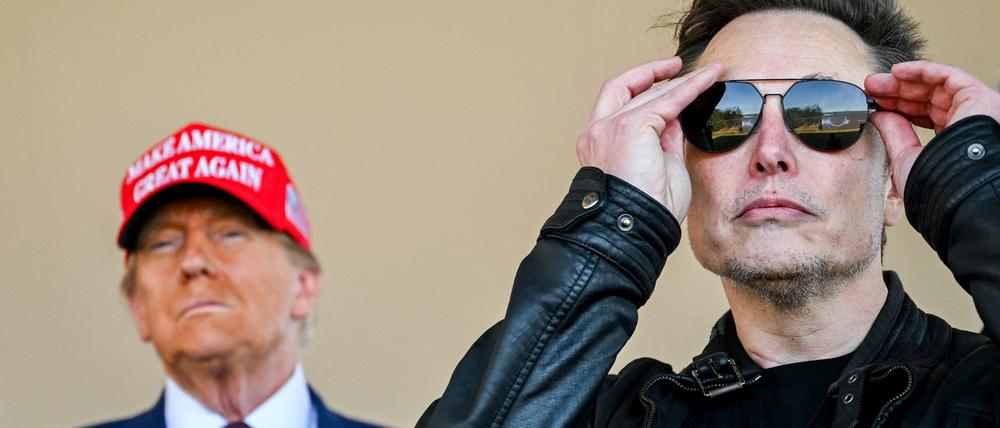 FILE PHOTO: U.S. President-elect Donald Trump and Elon Musk watch the launch of the sixth test flight of the SpaceX Starship rocket in Brownsville, Texas, U.S., November 19, 2024. Brandon Bell/Pool via REUTERS/File Photo