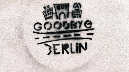 Bildnummer: 51985957 Datum: 20.07.2007 Copyright: imago/PEMAX Goodbye Berlin - Stencil an einer Wand in Berlin, Objekte; 2007, Berlin, Streetart, Street Art, bemalte, bemalte, Schriftzug, Graffitis; , quer, Kbdig, Einzelbild, Deutschland, ,