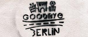 Bildnummer: 51985957 Datum: 20.07.2007 Copyright: imago/PEMAX Goodbye Berlin - Stencil an einer Wand in Berlin, Objekte; 2007, Berlin, Streetart, Street Art, bemalte, bemalte, Schriftzug, Graffitis; , quer, Kbdig, Einzelbild, Deutschland, ,