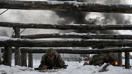 Militärübungen von ukrainischen Soldaten. 