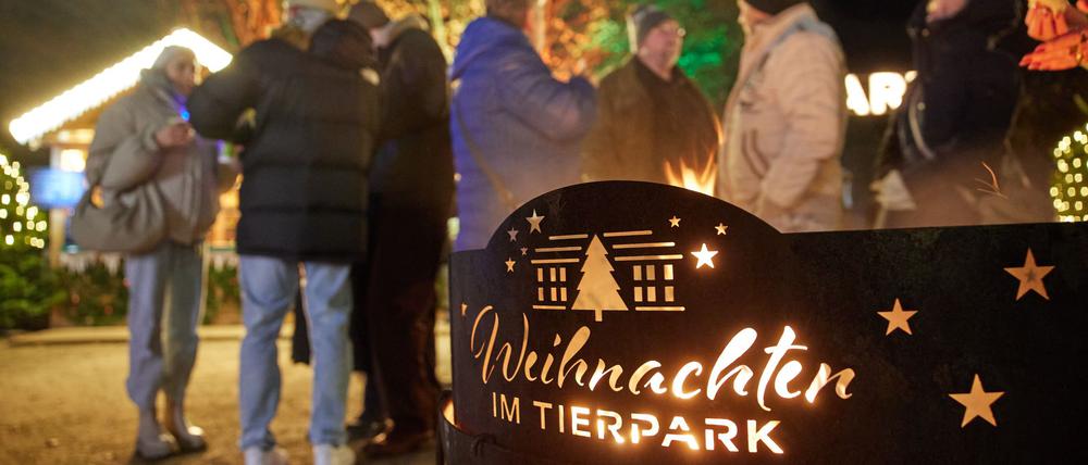 „Weihnachten im Tierpark“ ist am Freitagabend eröffnet worden.