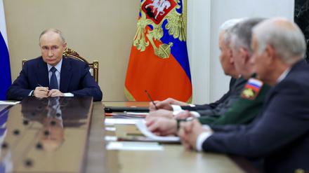 Putin lobte seine Militärs und Rüstungsfabriken für den Bau der neuen Rakete.