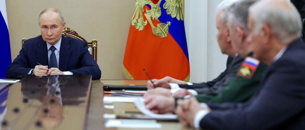 Putin lobte seine Militärs und Rüstungsfabriken für den Bau der neuen Rakete.