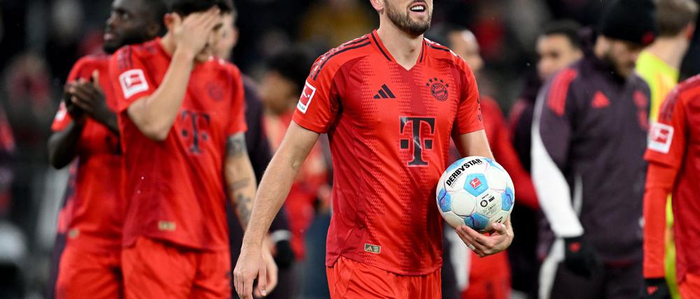 Er trifft und trifft: Nach seinem Hattrick gegen Augsburg durfte Harry Kane mal wieder den Spielball mitnehmen.