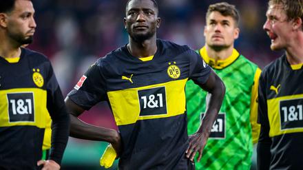 Borussia Dortmund muss kurzfristig auf Serhou Guirassy (m.) verzichten