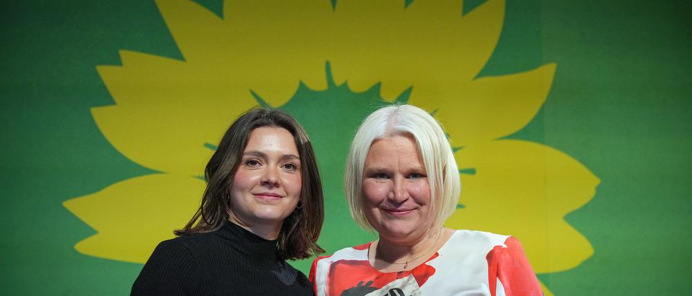 Die scheidenden Brandenburger Grünen-Landesvorsitzenden Hanna Große Holtrup und Alexandra Pichl freuen sich über Mitgliedereintritte (Archivbild).