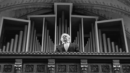 Friedrich Meinel erhält stehende Ovationen in der Erlöserkirche Potsdam, im Januar 2014.