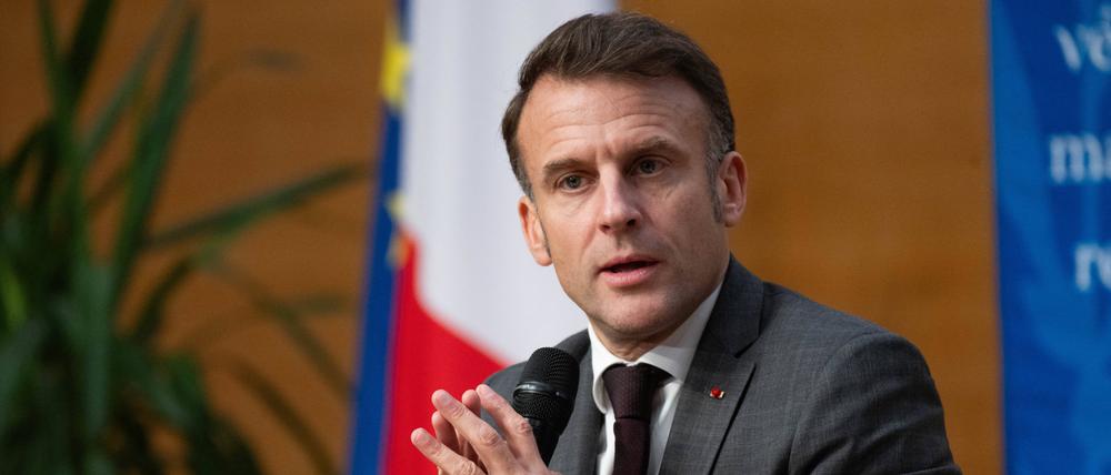 Präsident Emmanuel Macron hatte bereits im Frühjahr unter Verweis auf das Völkerrecht betont, die Ukraine müsste in der Lage sein, russische Militärziele zu neutralisieren.