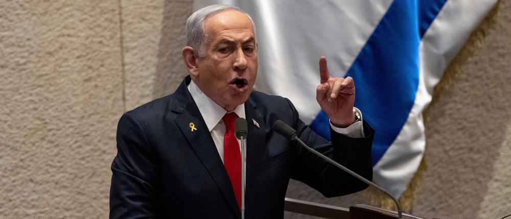 Israels Ministerpräsident Benjamin Netanjahu spricht vor der Knesset, dem israelischen Parlament.