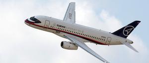 Der russische Superjet 100 bei der Internationalen Luft- und Raumfahrtmesse MAKS in Schukowski bei Moskau.