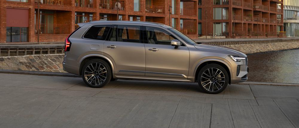 Zeitgemäß modernisiert: Elegante Linie mit längerer Motorhaube.