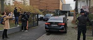 Knapp eine Woche nach Bekanntwerden des Brandbriefs der Bergius-Schule in Berlin macht sich Senatorin Günther-Wünsch ein Bild von der Lage vor Ort.