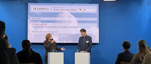 Lorenz Maroldt und Wissenschaftssenatorin Ina Czyborra beim Treffen der „100 wichtigsten Köpfe der Berliner Wissenschaft 2024“