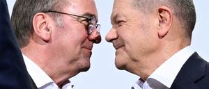 Verteidigungsminister Boris Pistorius und Kanzler Olaf Scholz bei der Verkündung von Scholz’ Nominierung zum Kanzlerkandidaten.