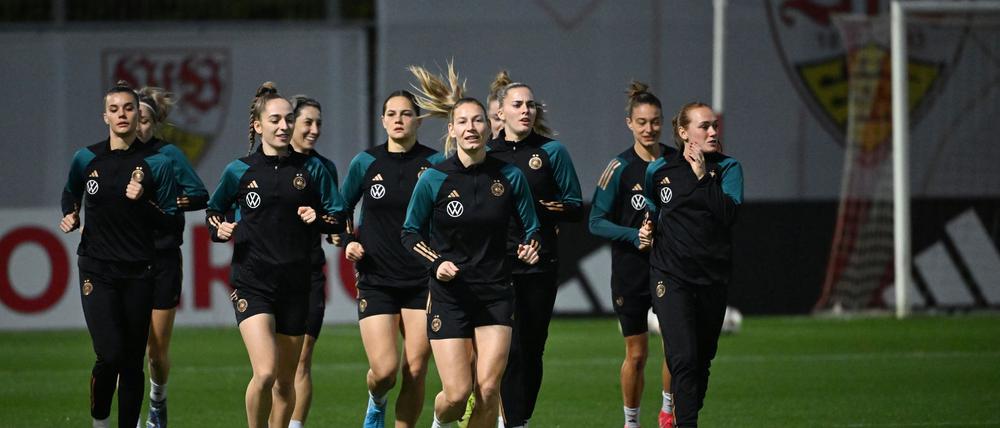 Auftakt des Lehrgangs: Die deutschen Fußballerinnen stehen vor den beiden letzten Länderspielen 2024.