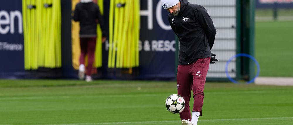 Marco Rose beim Abschlusstraining in Leipzig vor dem Auswärtsspiel in der Königsklasse bei Inter Mailand.
