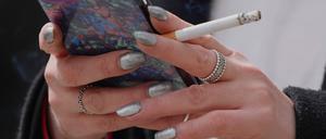 Nach den Plänen der britischen Regierung sollen junge Leute nie legal Zigaretten kaufen dürfen. (Archivbild)