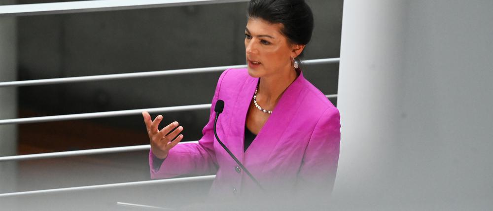 Sahra Wagenknecht, Parteivorsitzende vom Bündnis Sahra Wagenknecht (BSW) und Bundestagsabgeordnete, gibt ein Pressestatement zu Beginn der Sitzungswoche im Bundestag.