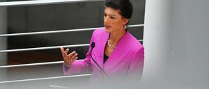 Sahra Wagenknecht, Parteivorsitzende vom Bündnis Sahra Wagenknecht (BSW) und Bundestagsabgeordnete, gibt ein Pressestatement zu Beginn der Sitzungswoche im Bundestag.