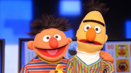 Verliebt, verlobt, zerstritten? Auch bei Ernie und Bert läuft nicht immer alles rund. 
