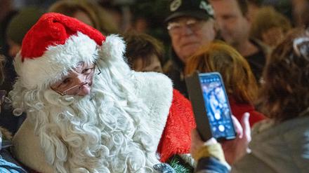 Der Stralsunder Weihnachtsmann auf dem Weihnachtsmarkt in der Altstadt 