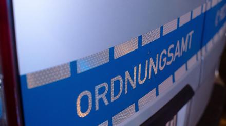 Bei einem Einsatz gegen illegales Glücksspiel und für Jugend- und Nichtraucherschutz in Reinickendorf fielen zahlreiche Verstöße auf. (Symbolbild)