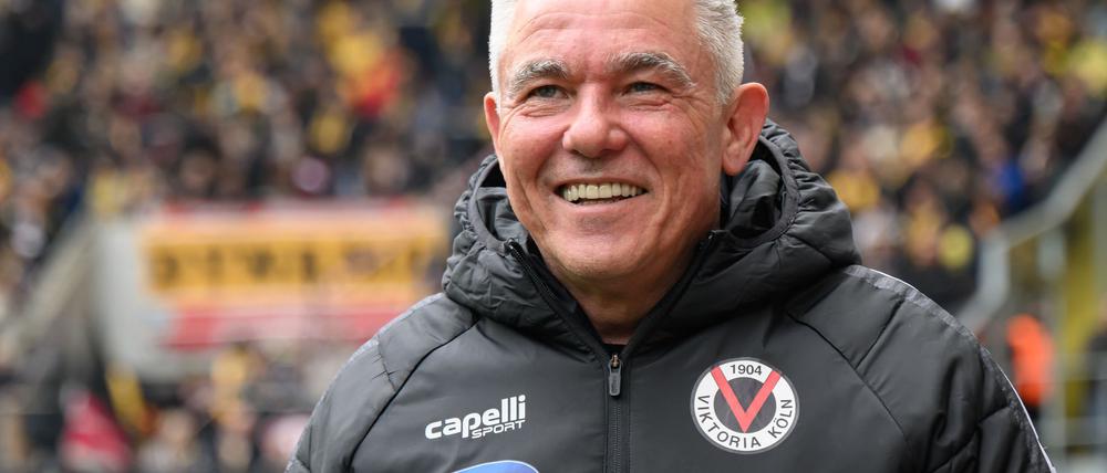 Lässt sich verkabeln: Viktoria Kölns Trainer Olaf Janßen.