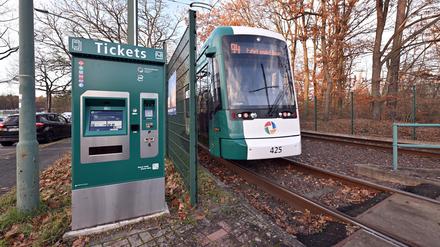Neuer Ticketautomat am Bahnhof Pirschheide.
