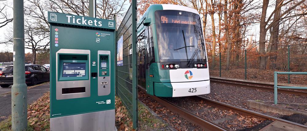 Neuer Ticketautomat am Bahnhof Pirschheide.