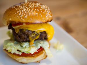 Ein Cheeseburger 