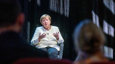 Angela Merkel bei ihrer Buchpremiere im Deutschen Theater in Berlin
