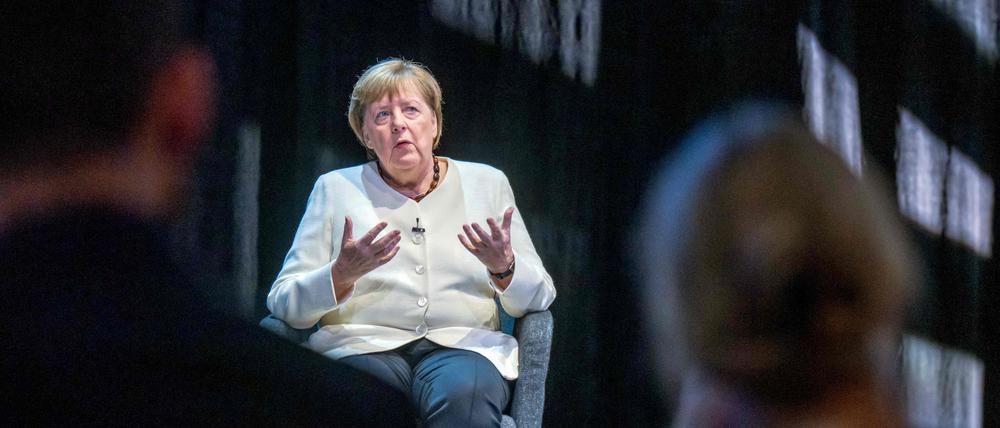Angela Merkel bei ihrer Buchpremiere im Deutschen Theater in Berlin