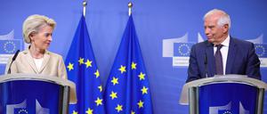 Freuen sich über die Nachrichten aus dem Nahen Osten: Ursula von der Leyen und Josep Borrell. (Archivbild)
