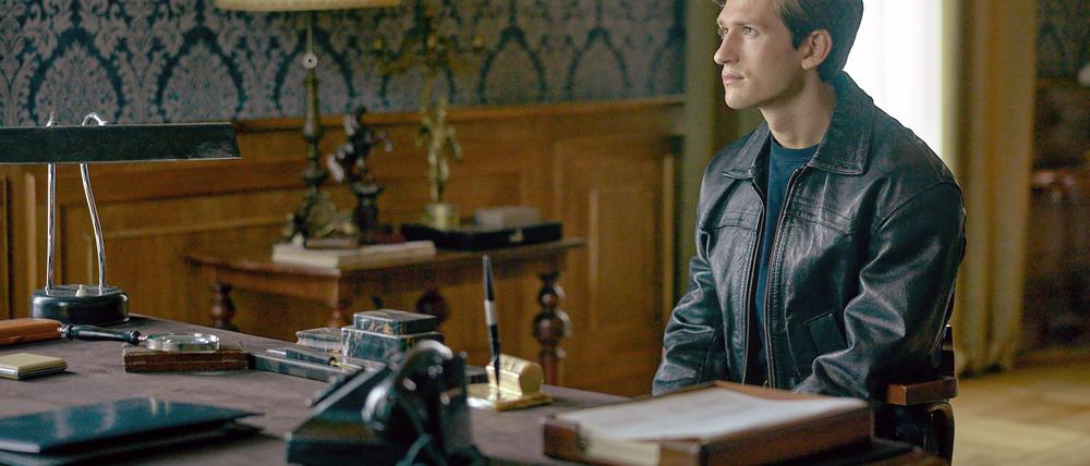 Schnell merkt der 16-jährige Erik Ponti, dass in Stjernsberg besondere Gesetze gelten.