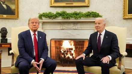 U.S. Präsident Joe Biden mit dem neu gewählten Donald Trump im Oval Office des Weißen Hauses in Washington.