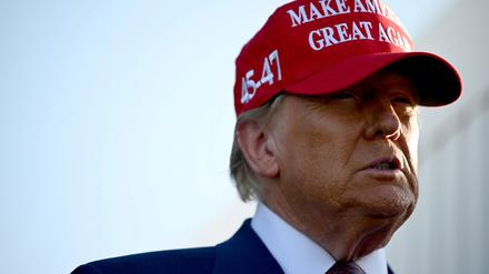 Die ganz große Mehrheit der Volkswirtschaftsprofessoren an den deutschen Universitäten fürchtet negative Auswirkungen der zweiten Amtszeit des designierten US-Präsidenten Donald Trump auf Deutschland und Europa. 