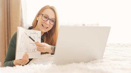 Hilfe per Videocall: Auch über das Internet können Menschen ehrenamtlich aktiv werden.