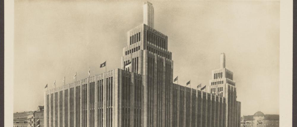 Eine historische Postkarte zeigt den Karstadt am Hermannplatz