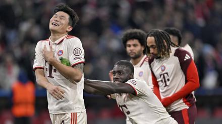 Bayern München feiert das 1:0 durch Kim. 