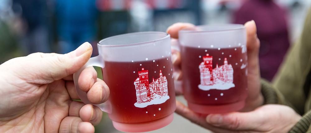 Was ist im Glühwein enthalten? Nur bei rund der Hälfte der Glühweine im Handel wird das kenntlich gemacht. (Archivbild)