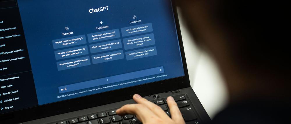 Zwei Jahre nach der Premiere von ChatGPT hat erstmals mehr als die Hälfte der Menschen in Deutschland ab 16 Jahren bereits Anwendungen generativer Künstlicher Intelligenz genutzt. (Symbolbild)