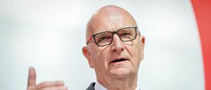 Dietmar Woidke (SPD), Ministerpräsident von Brandenburg, gibt eine Pressekonferenz nach den Gremiensitzungen der Partei nach der Landtagswahl in Brandenburg.