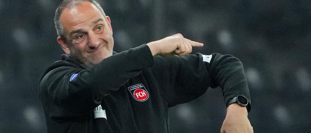 Frank Schmidt steht mit dem 1. FC Heidenheim gegen den FC Chelsea vor einer Herausforderung.