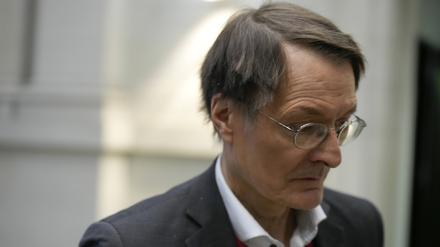 Bundesgesundheitsminister Karl Lauterbach bei einer Sitzung des Bundesrates in Berlin.
